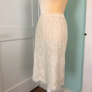 GARNET HILL stretch lace skirt in cream